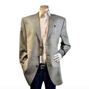 Ralph Lauren silk/ wool blazer size 46R. Very light weight. In new condition.
